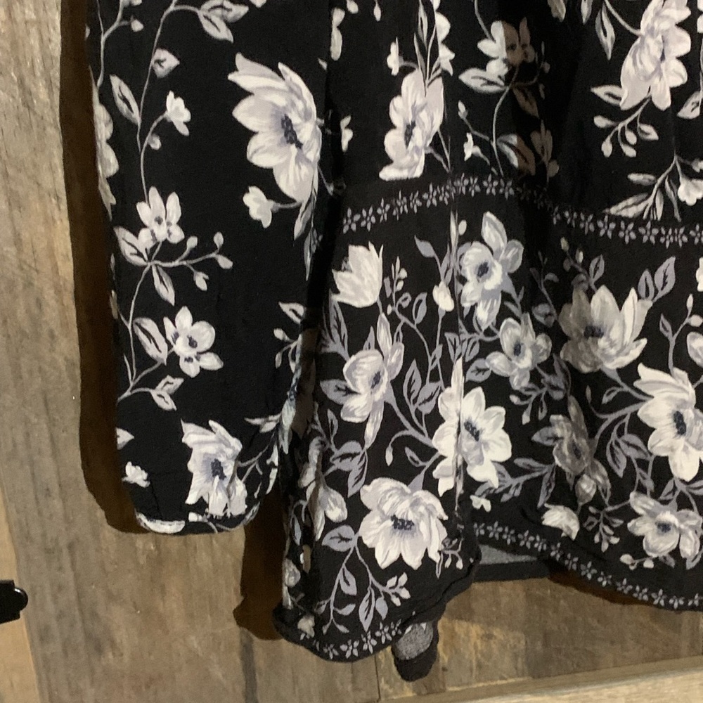 Black flowered blouse - Picture 2 of 5